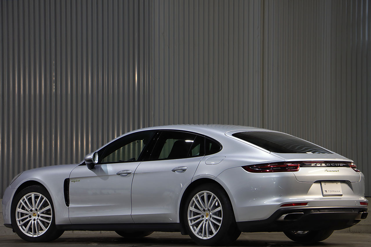 2018 Porsche PANAMERA 