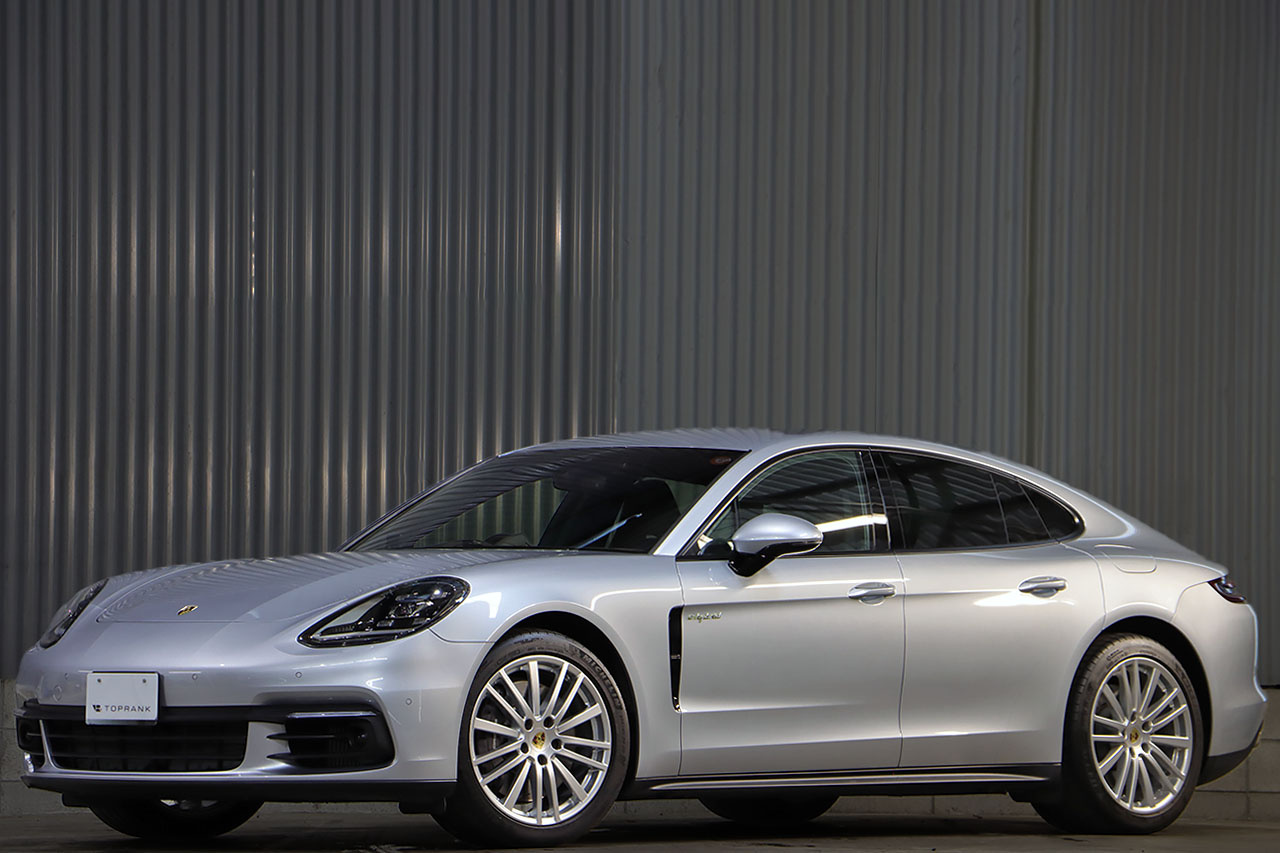 2018 Porsche PANAMERA 