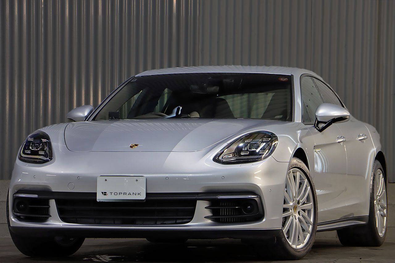 2018 Porsche PANAMERA 