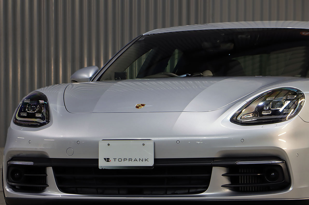 2018 Porsche PANAMERA 