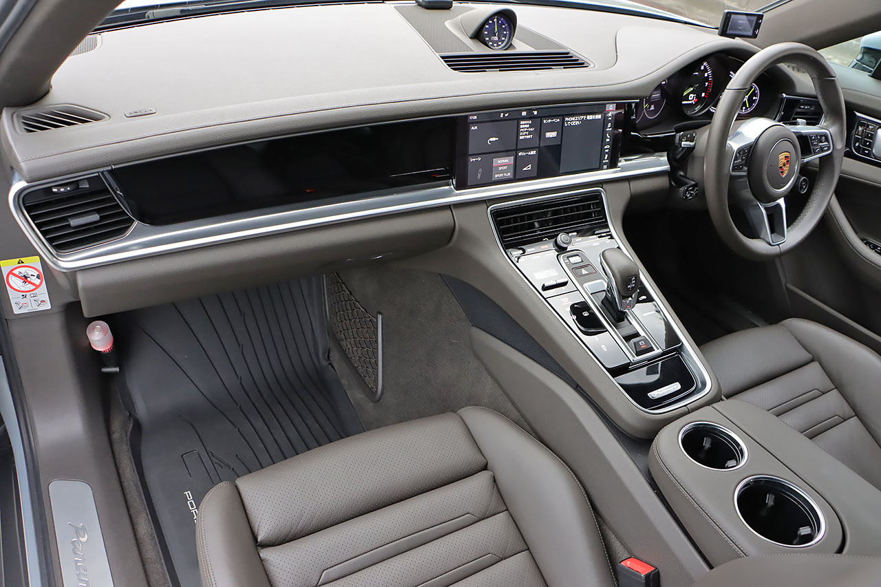 2018 Porsche PANAMERA 