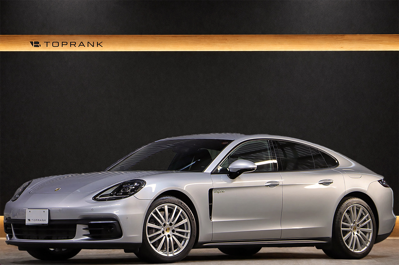 2018 Porsche PANAMERA 