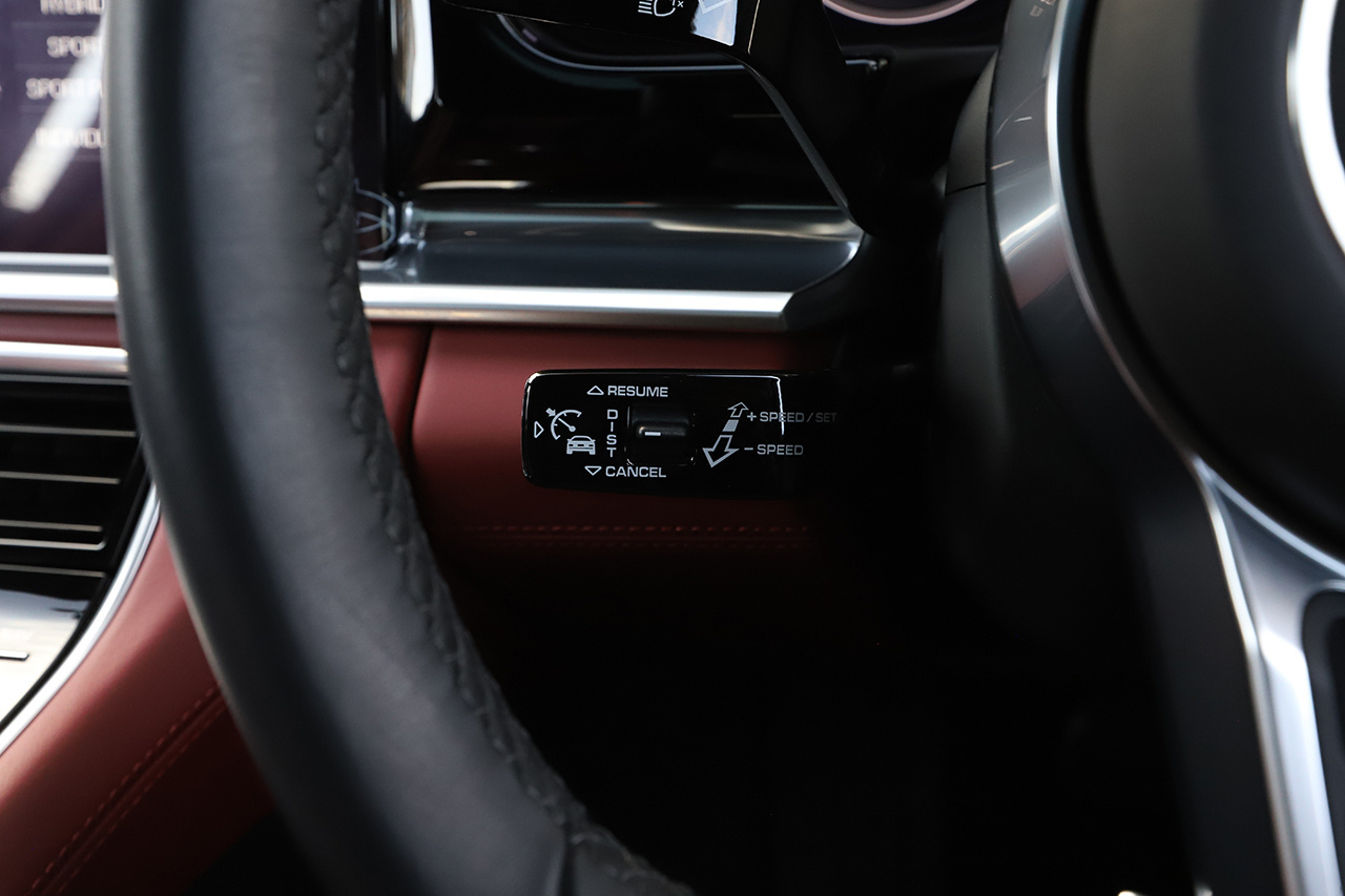2018 Porsche PANAMERA null