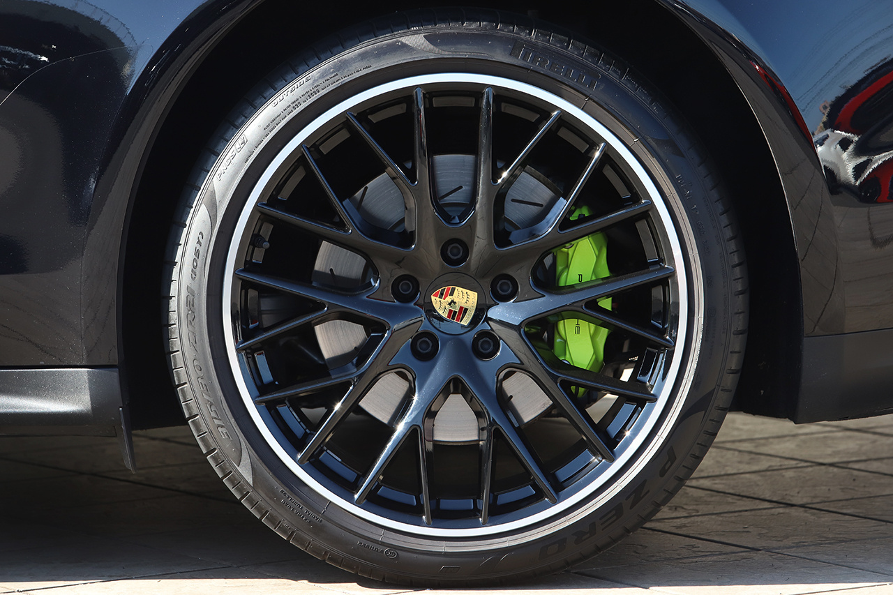 2018 Porsche PANAMERA null