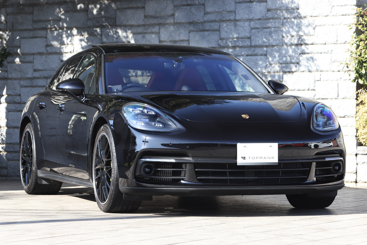 2018 Porsche PANAMERA null