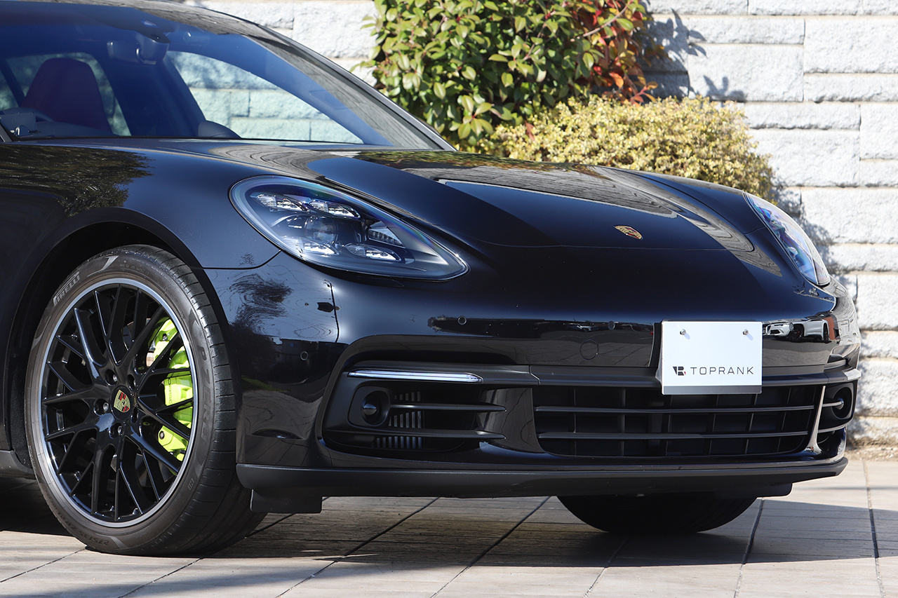 2018 Porsche PANAMERA null
