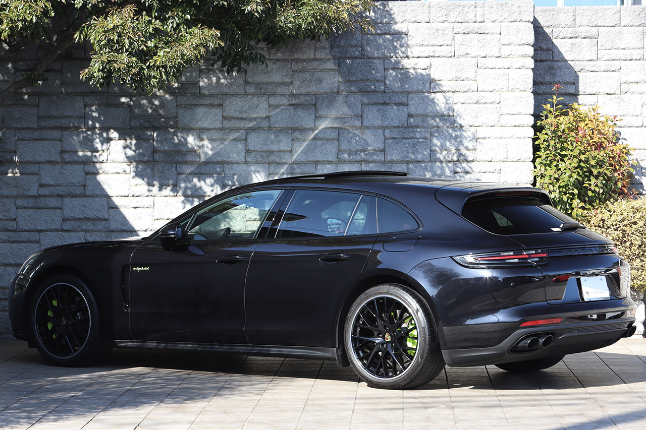 2018 Porsche PANAMERA null