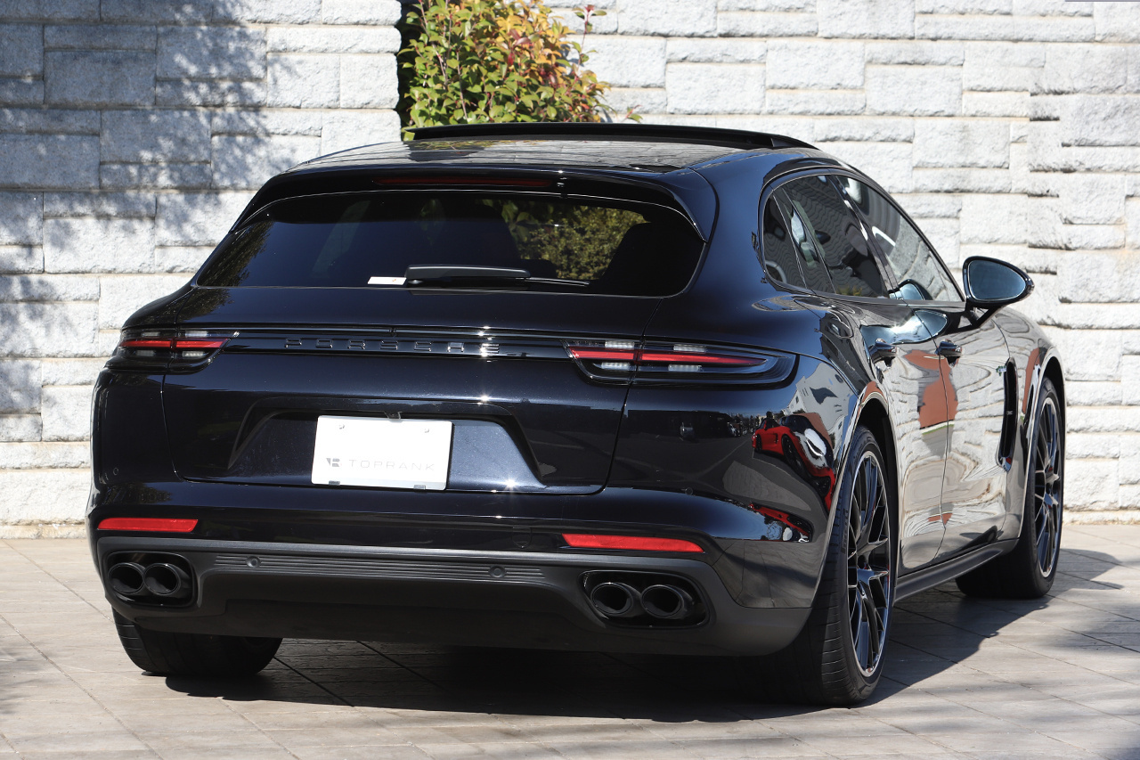 2018 Porsche PANAMERA null