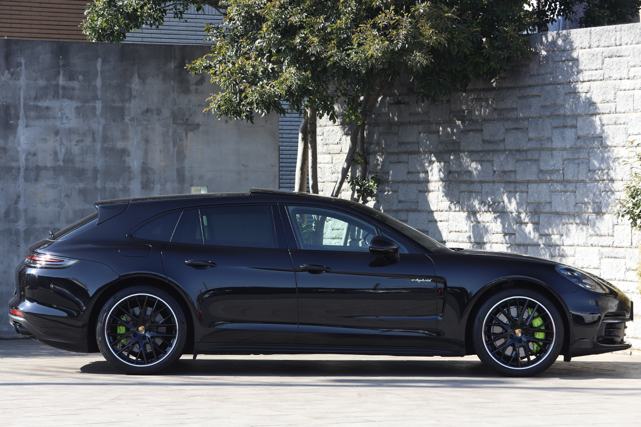 2018 Porsche PANAMERA null