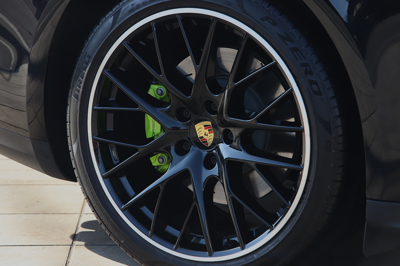 2018 Porsche PANAMERA null