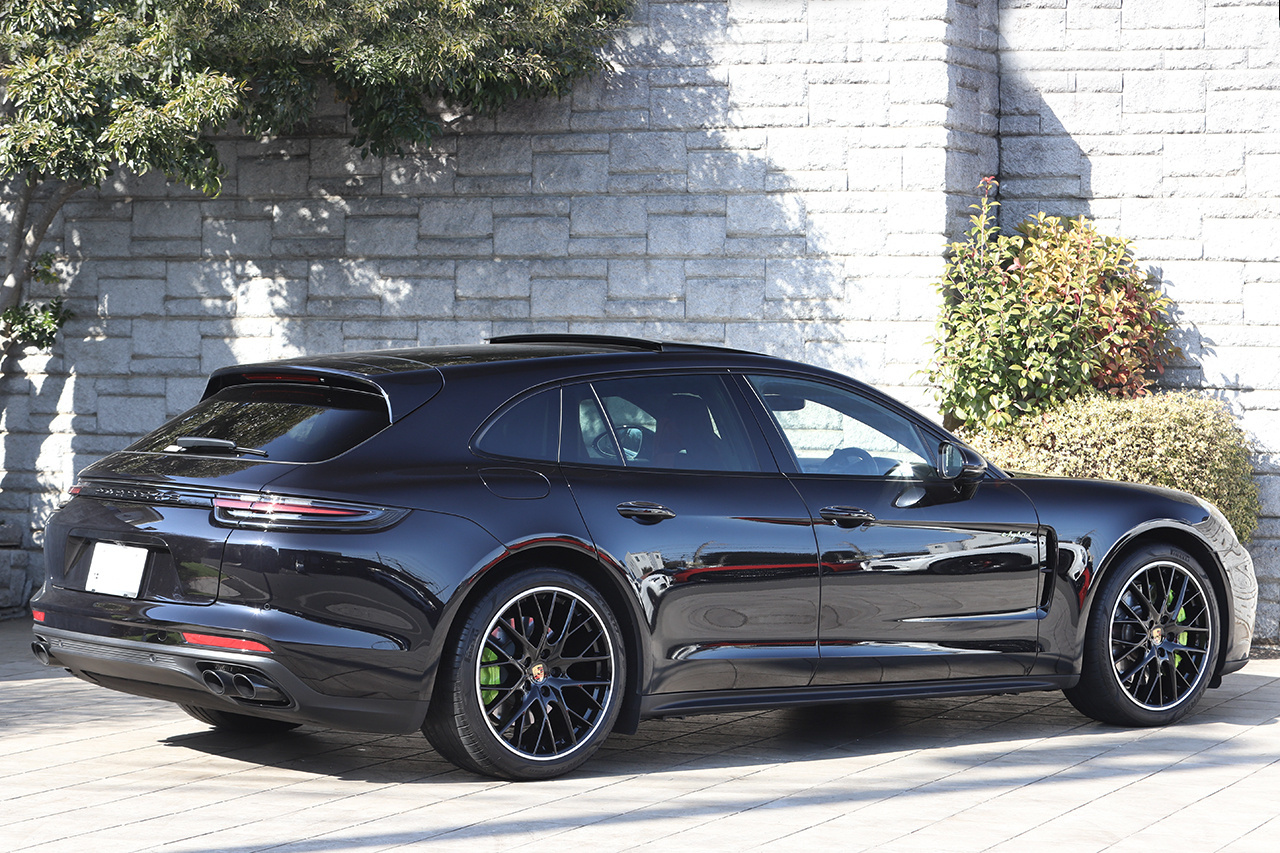 2018 Porsche PANAMERA null