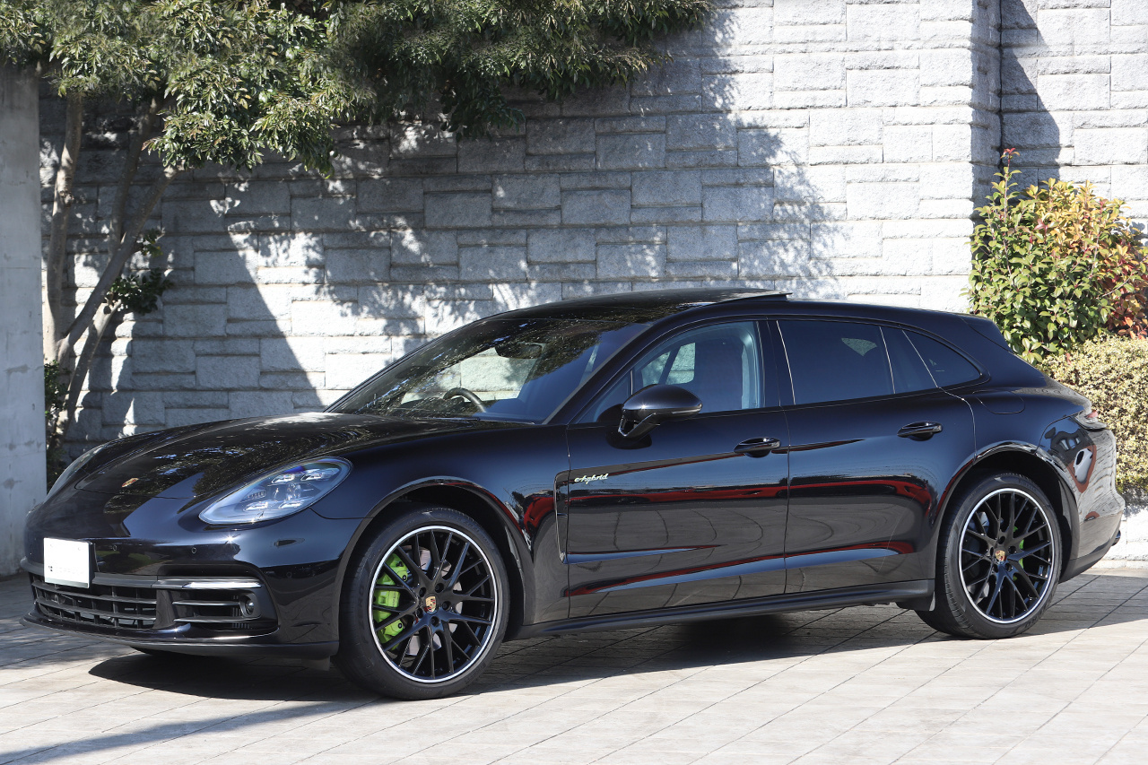 2018 Porsche PANAMERA null