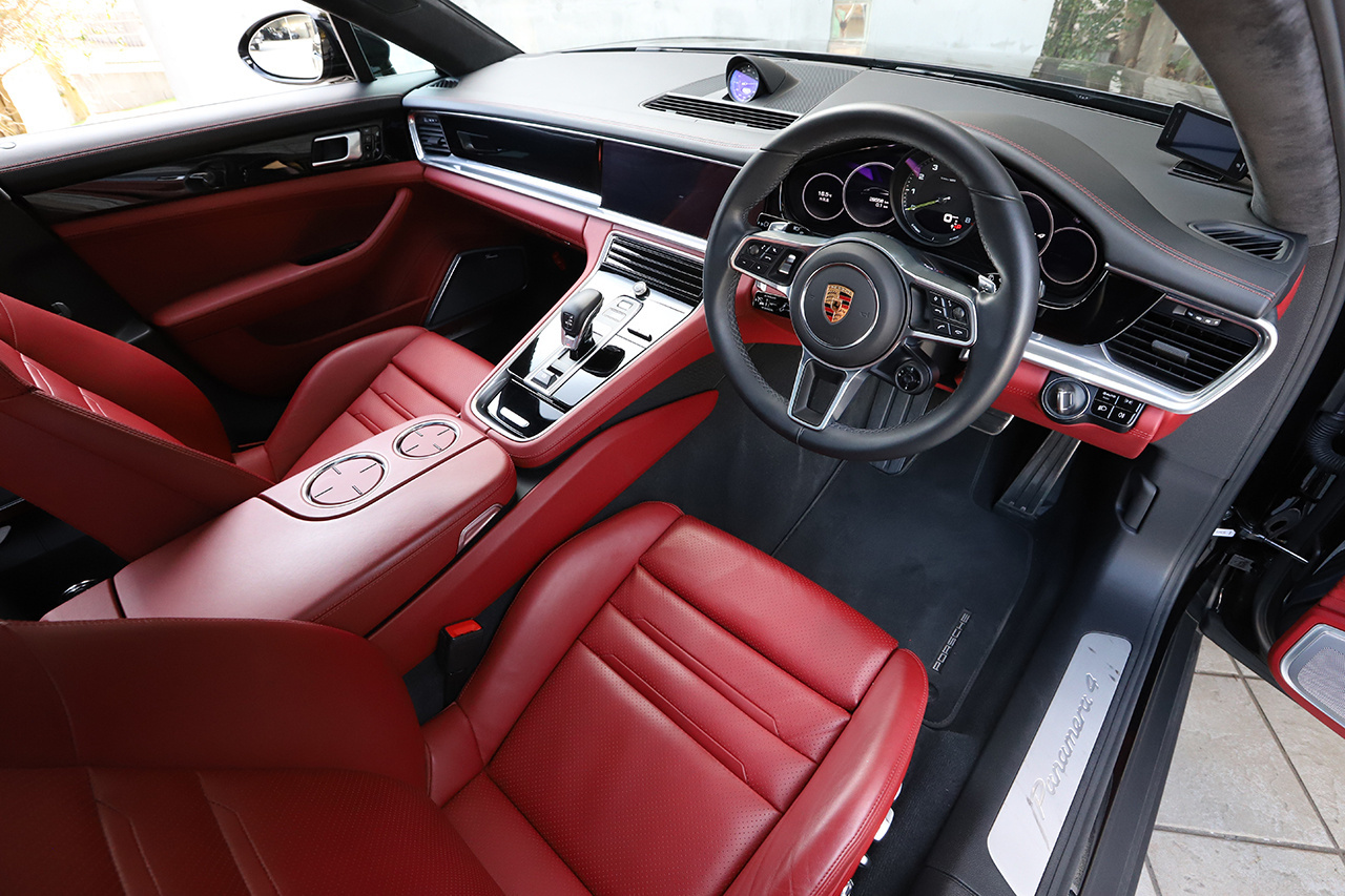 2018 Porsche PANAMERA null