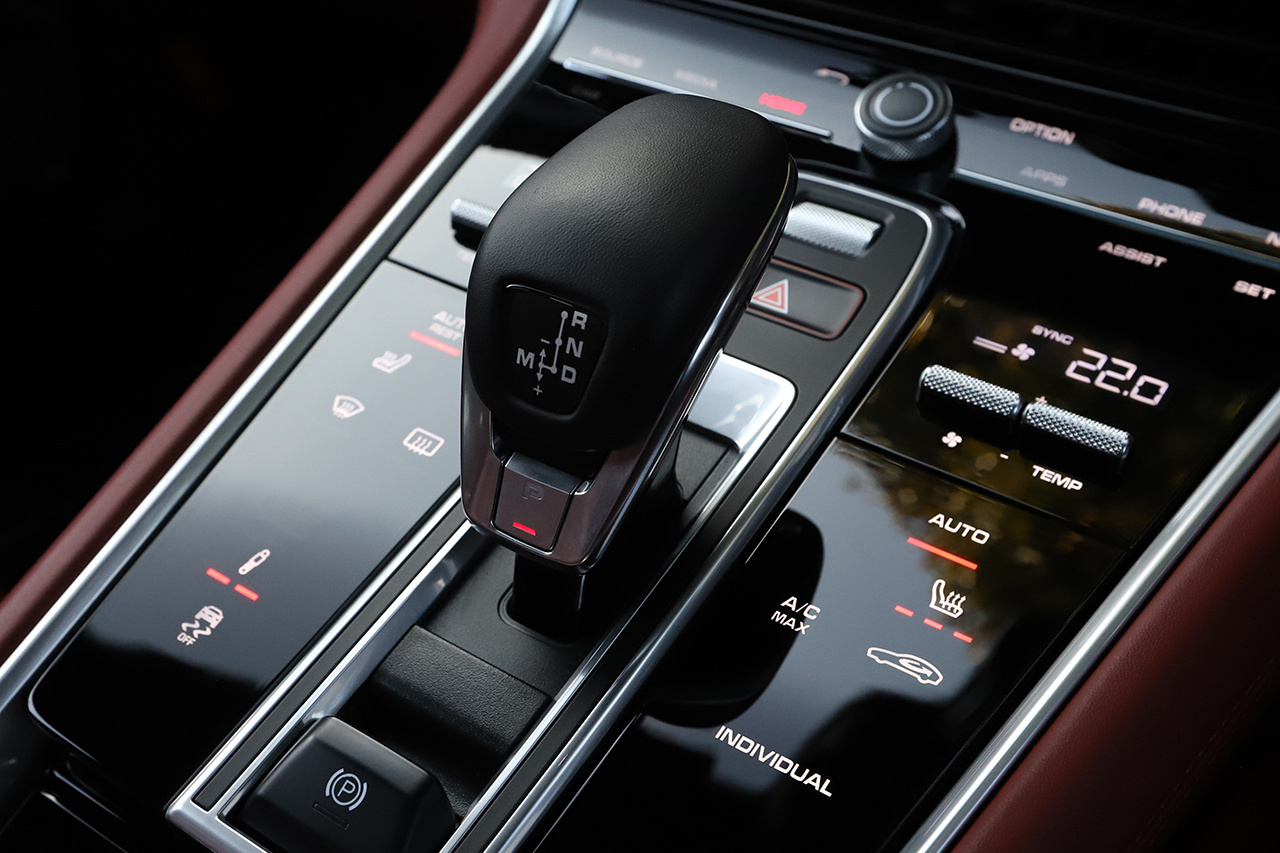 2018 Porsche PANAMERA null