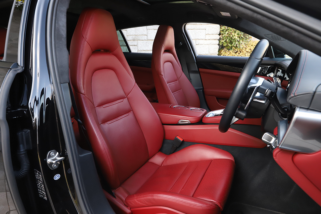 2018 Porsche PANAMERA null