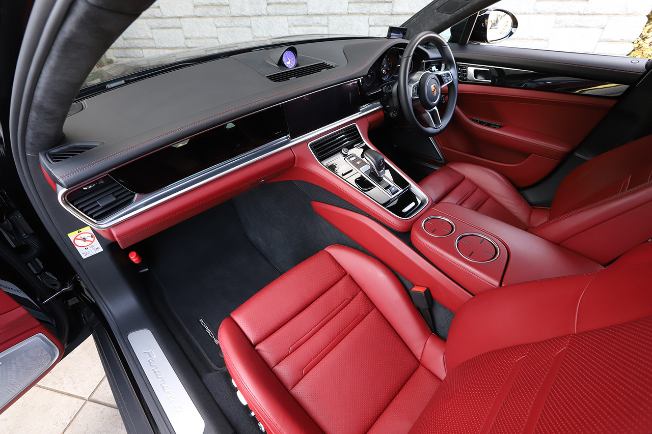 2018 Porsche PANAMERA null