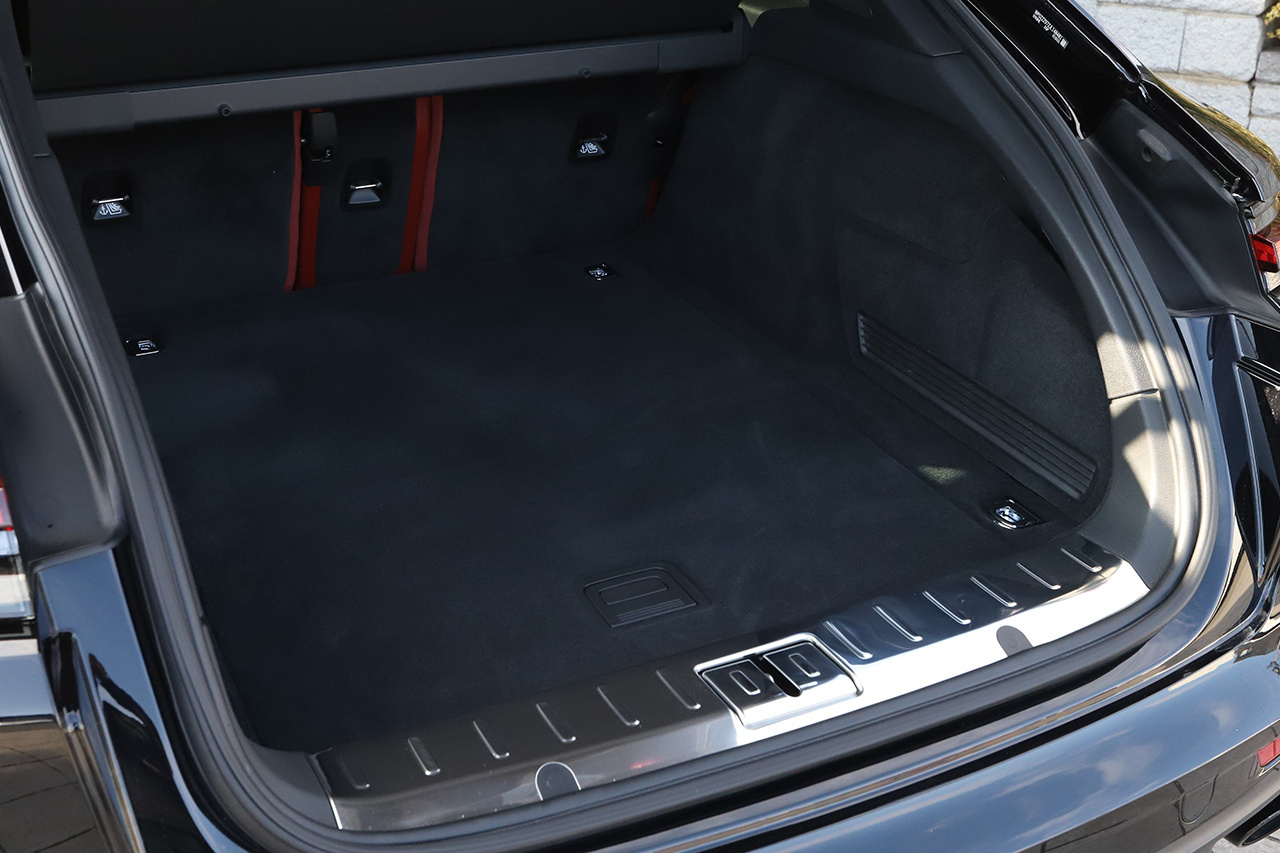 2018 Porsche PANAMERA null