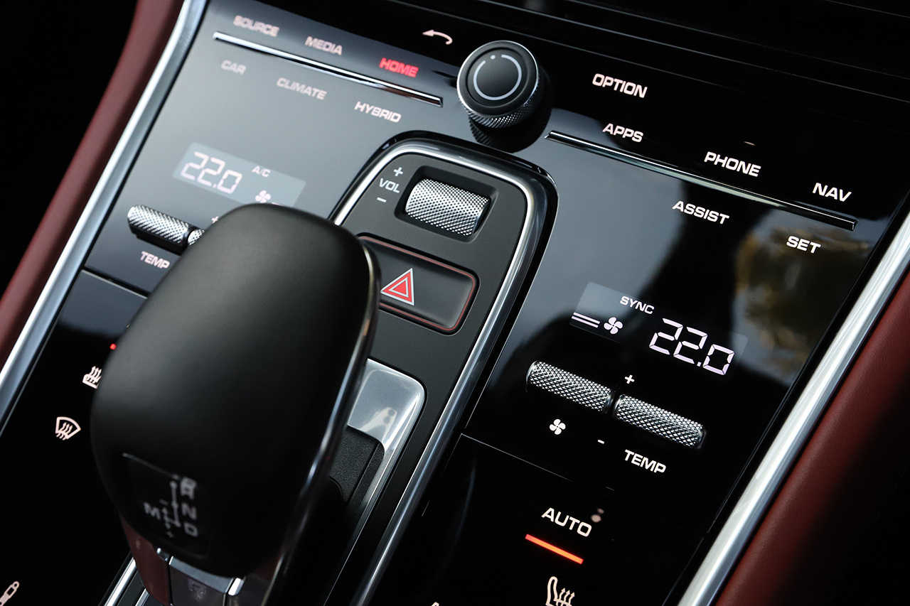 2018 Porsche PANAMERA null