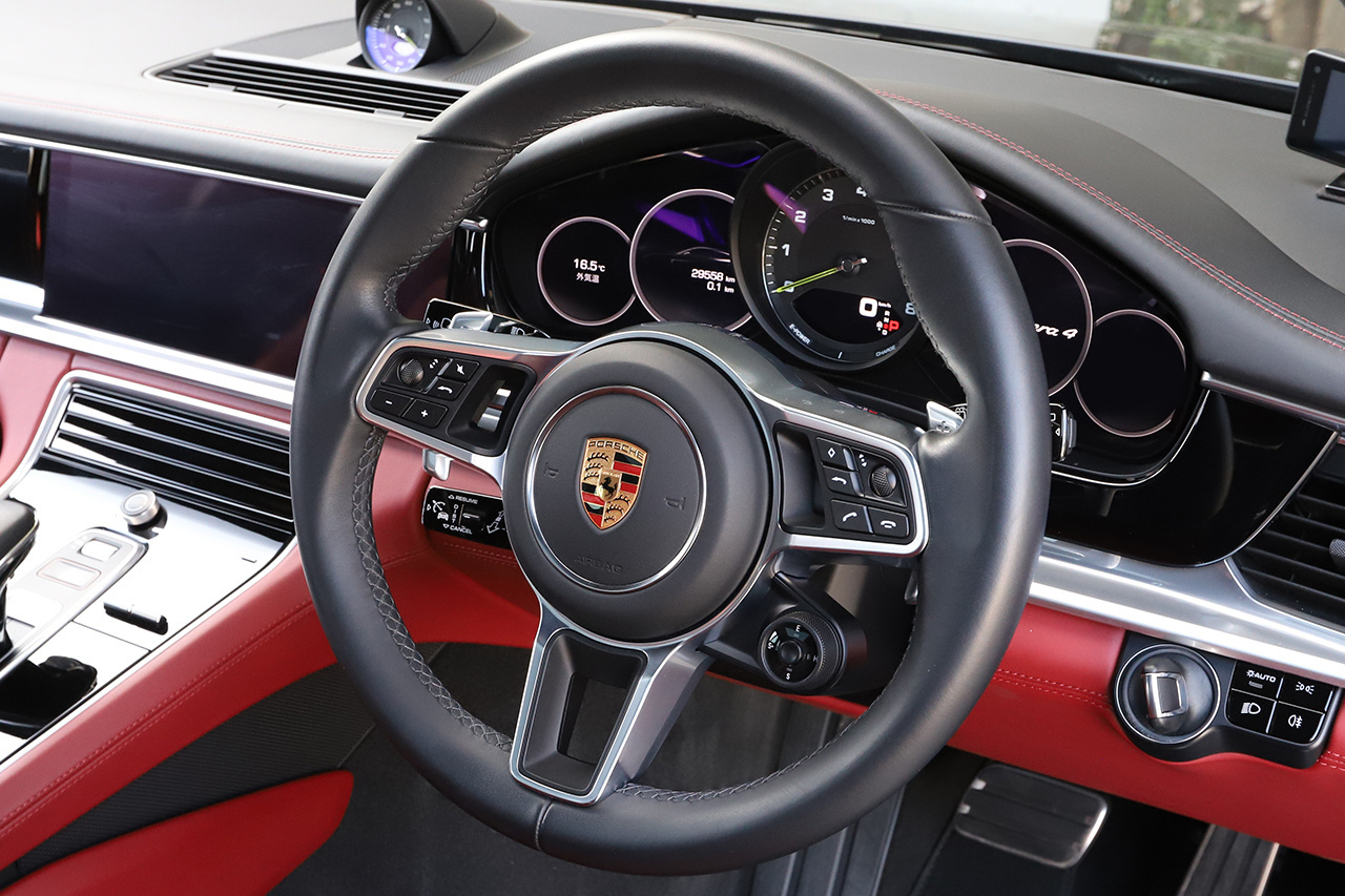 2018 Porsche PANAMERA null