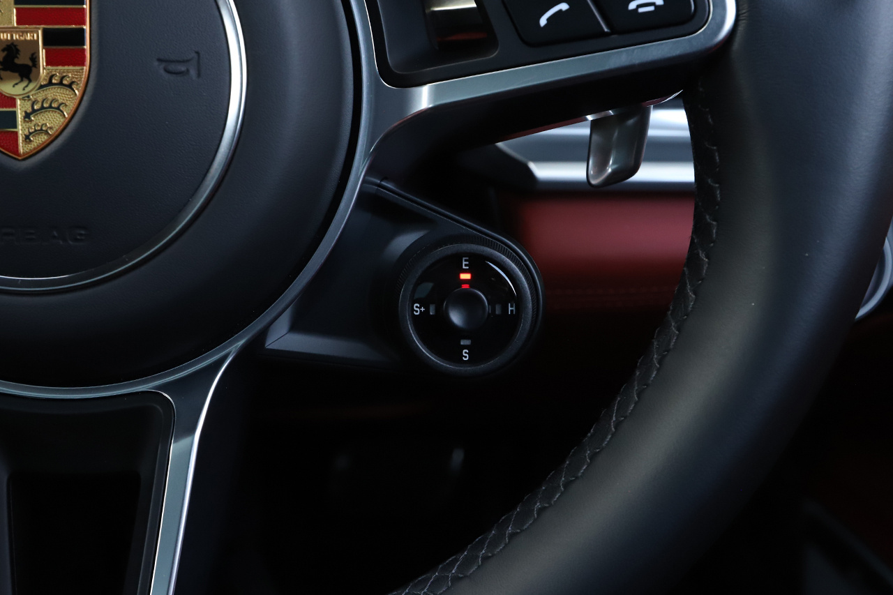 2018 Porsche PANAMERA null