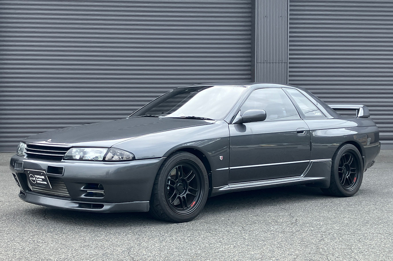 1991 Nissan SKYLINE GT-R BNR32 R32 Skyline GT-R, Garage Saurus 884 Engine Cam Cover, BLITZ Height-Adjustable Coilovers ＆DSC