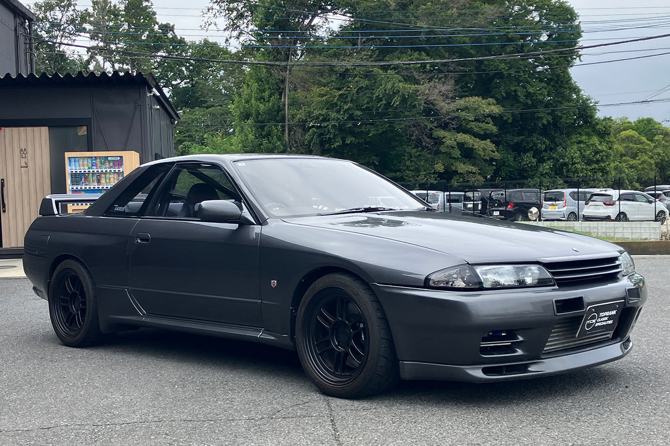 1991 Nissan SKYLINE GT-R BNR32 R32 Skyline GT-R, Garage Saurus 884 Engine Cam Cover, BLITZ Height-Adjustable Coilovers ＆DSC