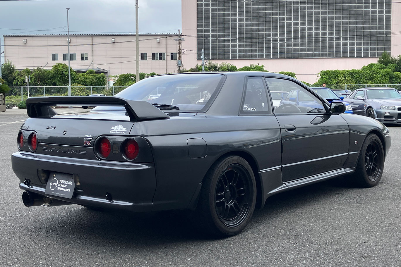 1991 Nissan SKYLINE GT-R BNR32 R32 Skyline GT-R, Garage Saurus 884 Engine Cam Cover, BLITZ Height-Adjustable Coilovers ＆DSC