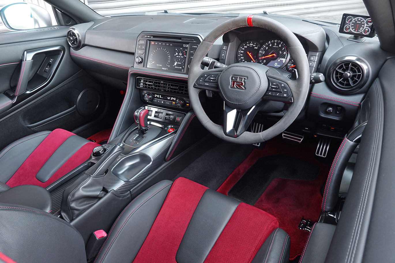 2019 Nissan GT-R R35 GT-R Track edition engineered by NISMO, MY20, Optional: Recaro Carbon Back Bucket Seats,