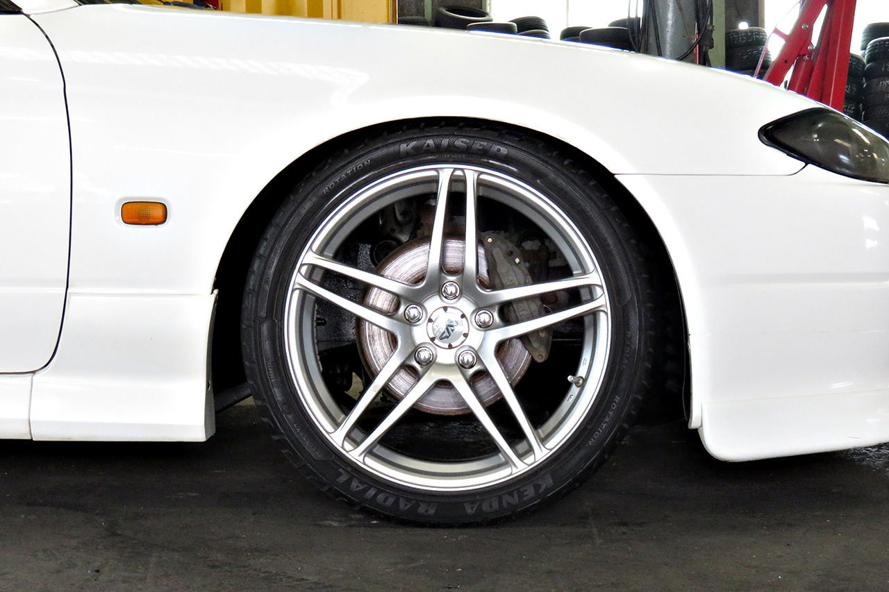 1999 Nissan SILVIA S15 Type R AVS 18in wheels Trust blow off valve After market inter cooler Aero Defi gauges