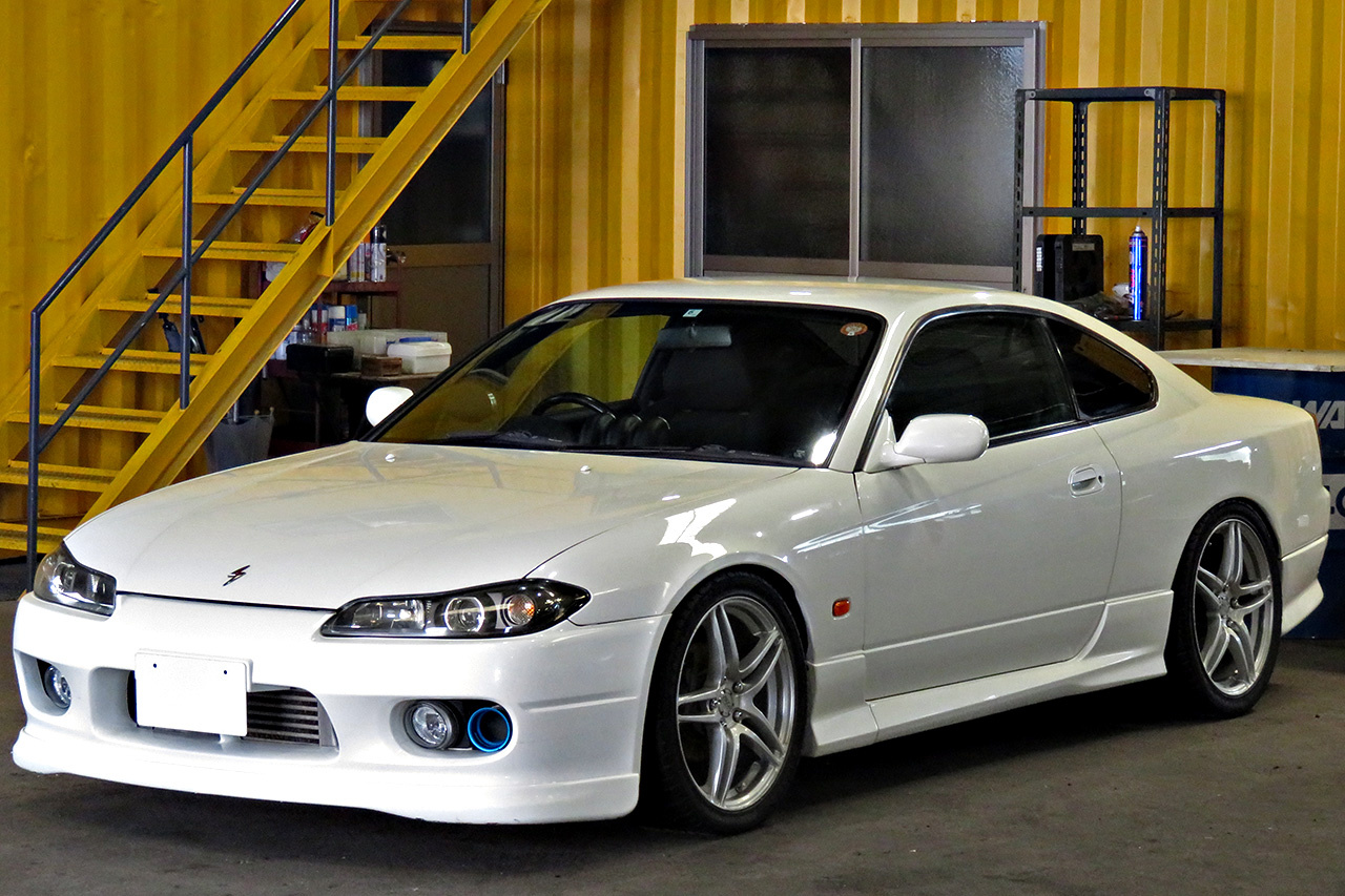 1999 Nissan SILVIA S15 Type R AVS 18in wheels Trust blow off valve After market inter cooler Aero Defi gauges