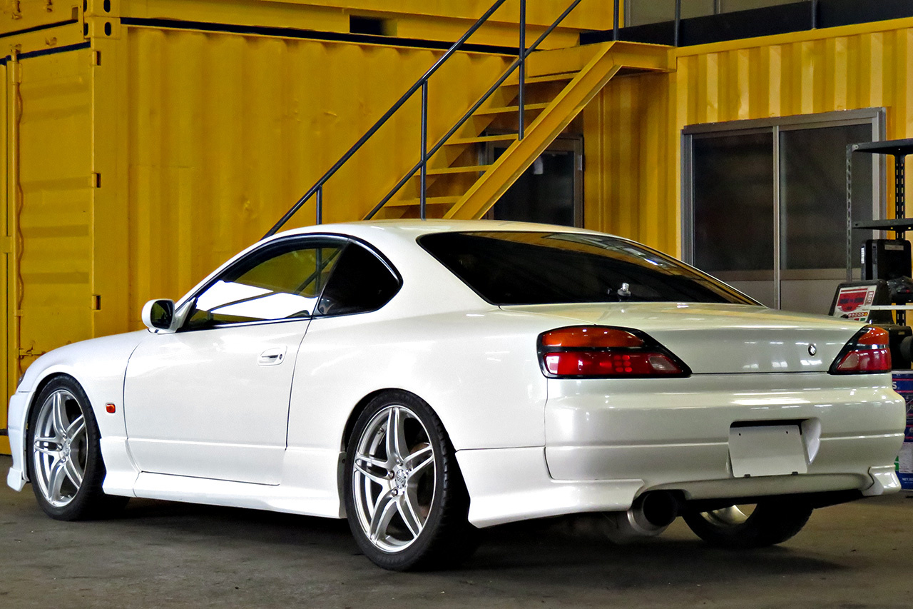 1999 Nissan SILVIA S15 Type R AVS 18in wheels Trust blow off valve After market inter cooler Aero Defi gauges