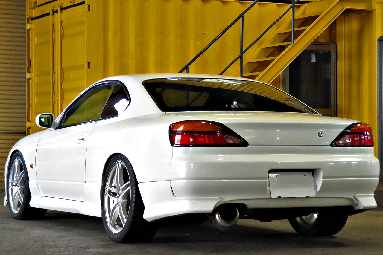 1999 Nissan SILVIA S15 Type R AVS 18in wheels Trust blow off valve After market inter cooler Aero Defi gauges