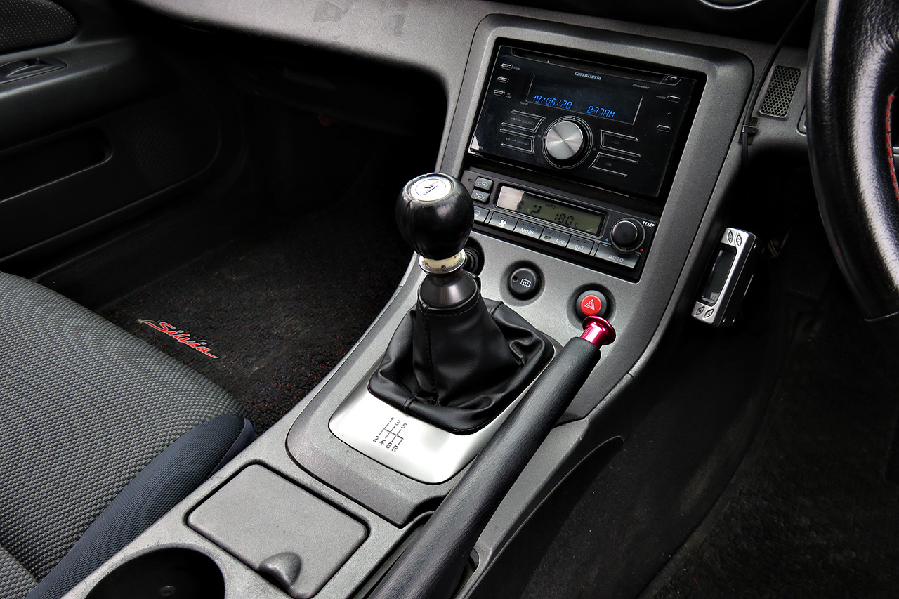 1999 Nissan SILVIA S15 Type R AVS 18in wheels Trust blow off valve After market inter cooler Aero Defi gauges