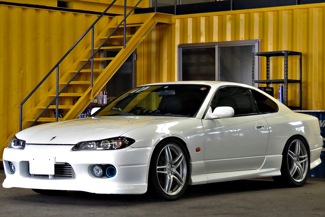 1999 Nissan SILVIA S15 Type R AVS 18in wheels Trust blow off valve After market inter cooler Aero Defi gauges