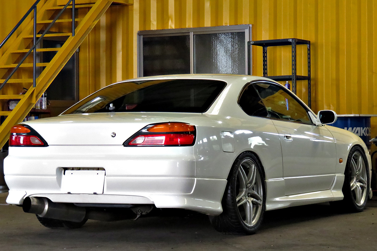 1999 Nissan SILVIA S15 Type R AVS 18in wheels Trust blow off valve After market inter cooler Aero Defi gauges