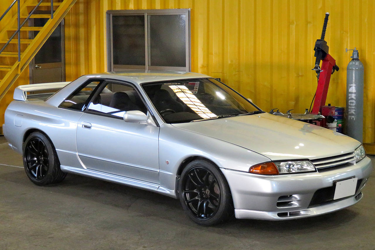 1989 Nissan SKYLINE GT-R R32 GT-R Nismo Muffler, Nismo Tension Rods, Nismo Style Trunk Lip Spoiler,  Work Emotion Wheels 