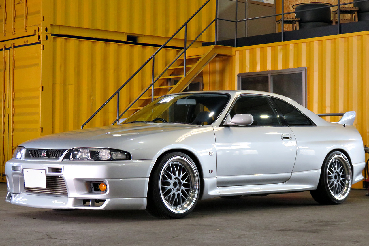 1995 Nissan SKYLINE GT-R R33 GT-R Series 1 Quantum Racing Adjustable Coilovers, Apexi Muffler, Trust Intercooler, Sard Rad.