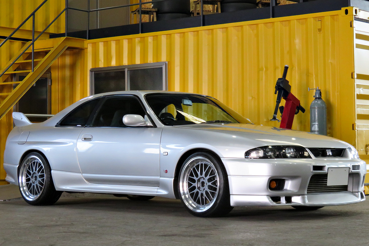 1995 Nissan SKYLINE GT-R R33 GT-R Series 1 Quantum Racing Adjustable Coilovers, Apexi Muffler, Trust Intercooler, Sard Rad.