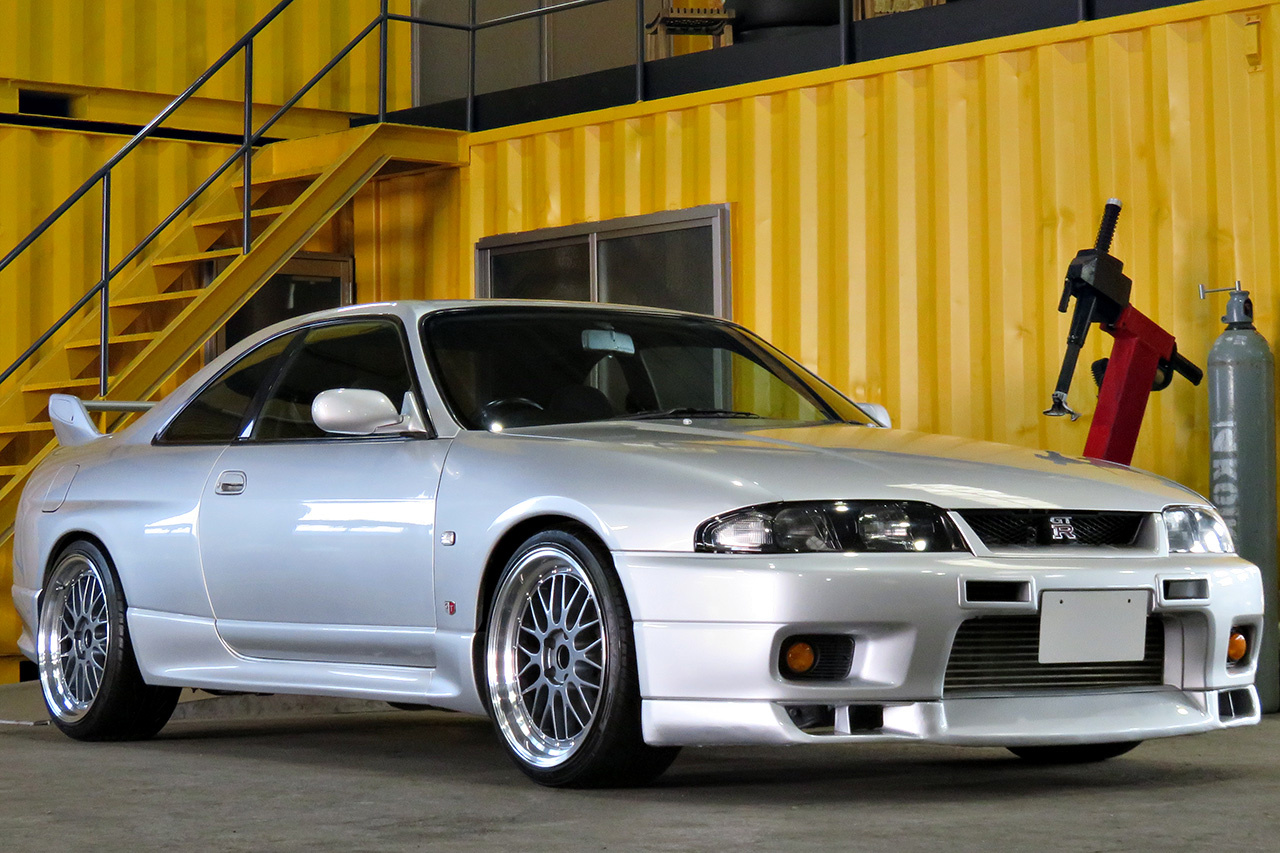 1995 Nissan SKYLINE GT-R R33 GT-R Series 1 Quantum Racing Adjustable Coilovers, Apexi Muffler, Trust Intercooler, Sard Rad.