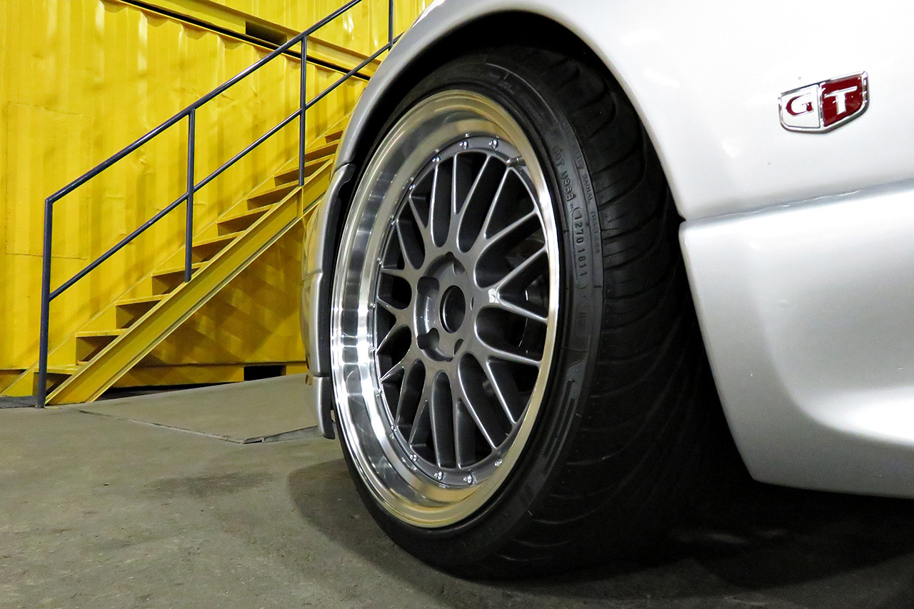 1995 Nissan SKYLINE GT-R R33 GT-R Series 1 Quantum Racing Adjustable Coilovers, Apexi Muffler, Trust Intercooler, Sard Rad.