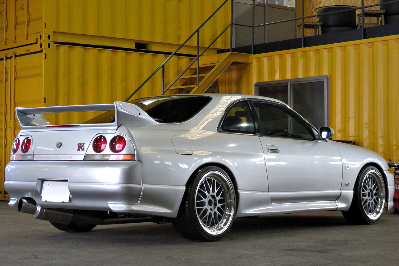 1995 Nissan SKYLINE GT-R R33 GT-R Series 1 Quantum Racing Adjustable Coilovers, Apexi Muffler, Trust Intercooler, Sard Rad.