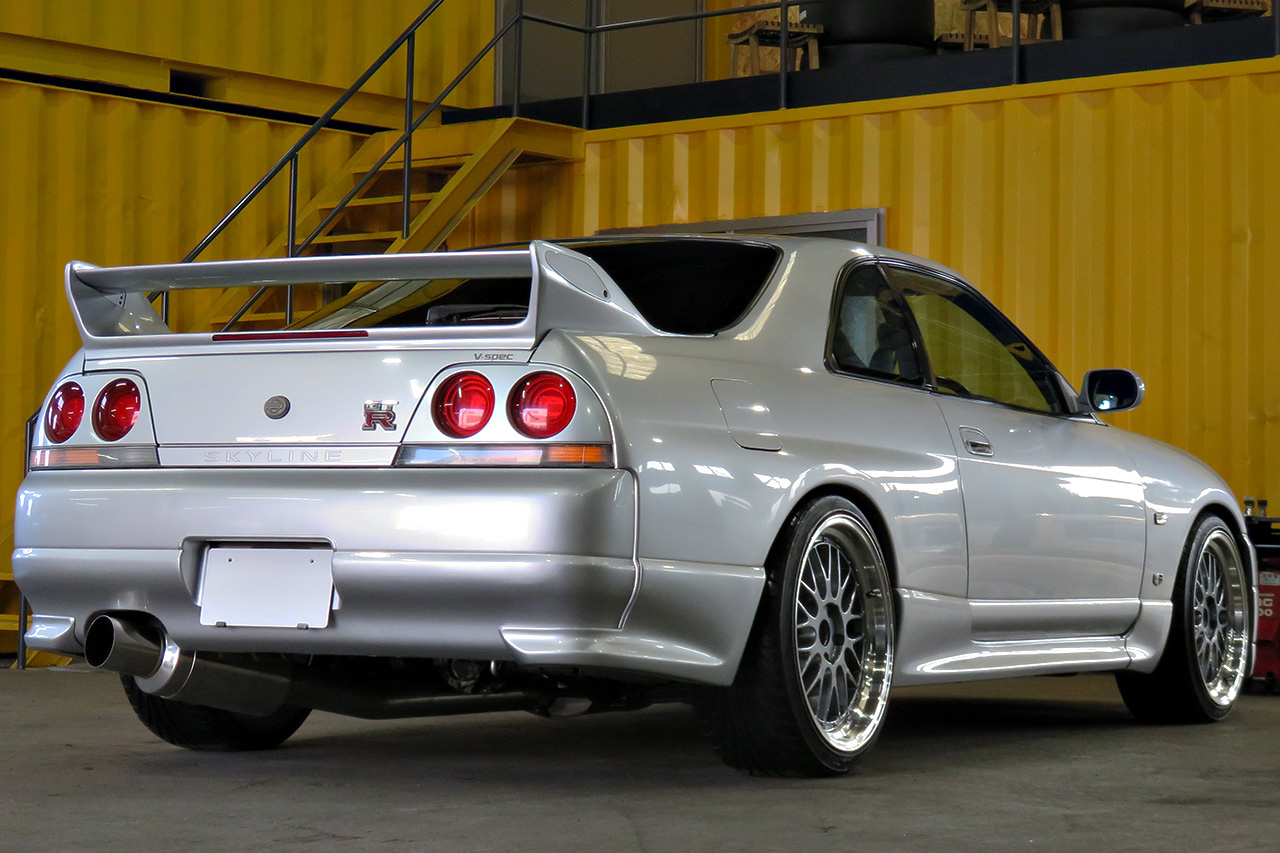 1995 Nissan SKYLINE GT-R R33 GT-R Series 1 Quantum Racing Adjustable Coilovers, Apexi Muffler, Trust Intercooler, Sard Rad.