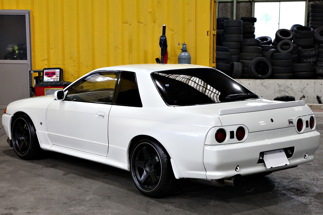 1993 Nissan SKYLINE GT-R R32 GT-R, HKS Actuator, HKS Air Clean, Mines Skyline ECU, BCNR33 Front Brembo Calipers  