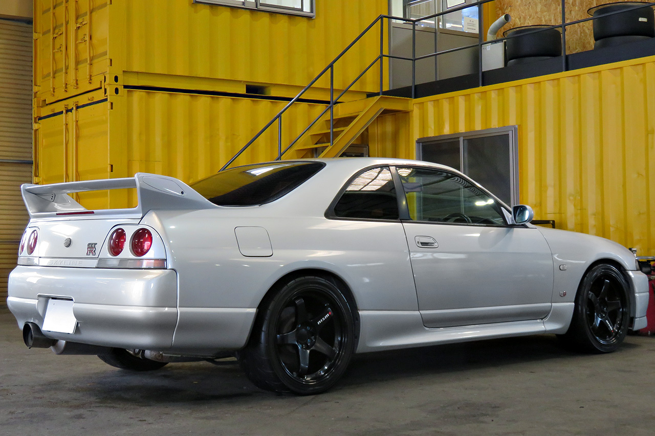 1996 Nissan SKYLINE GT-R 95 model R33 GT-R, Nismo LMGT4 18 inch Wheels, HKS Air Cleaner,  GReedy Boost Controller