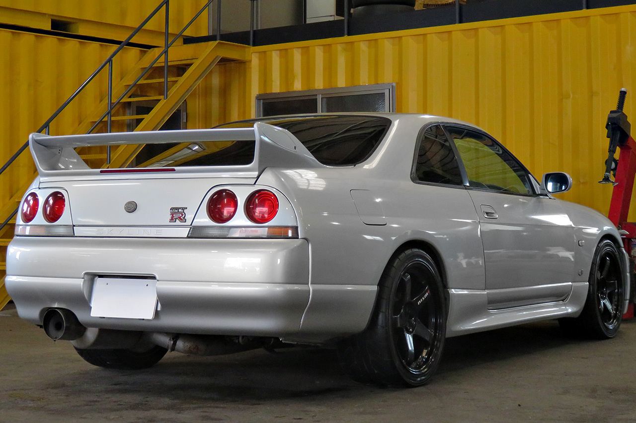 1996 Nissan SKYLINE GT-R 95 model R33 GT-R, Nismo LMGT4 18 inch Wheels, HKS Air Cleaner,  GReedy Boost Controller