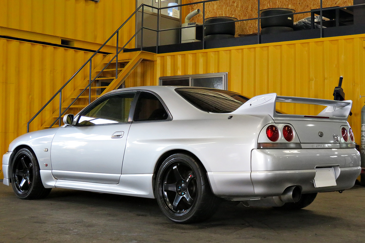 1996 Nissan SKYLINE GT-R 95 model R33 GT-R, Nismo LMGT4 18 inch Wheels, HKS Air Cleaner,  GReedy Boost Controller