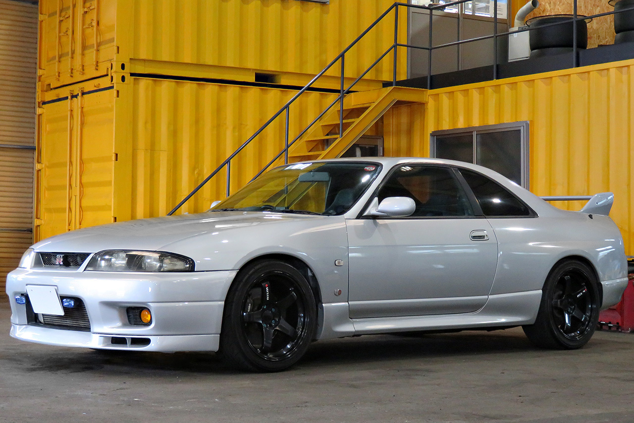 1996 Nissan SKYLINE GT-R 95 model R33 GT-R, Nismo LMGT4 18 inch Wheels, HKS Air Cleaner,  GReedy Boost Controller