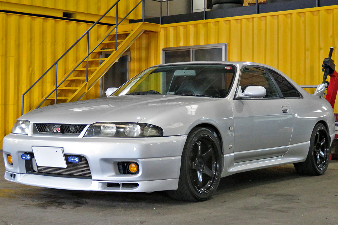 1996 Nissan SKYLINE GT-R 95 model R33 GT-R, Nismo LMGT4 18 inch Wheels, HKS Air Cleaner,  GReedy Boost Controller