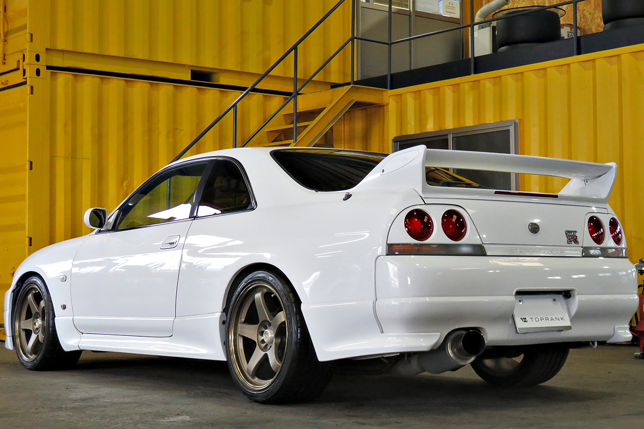 1996 Nissan SKYLINE GT-R R33 GT-R, HKS Intercooler Piping, Nismo LMGT4 18 inch Wheels, Top Secret Shift Knob 
