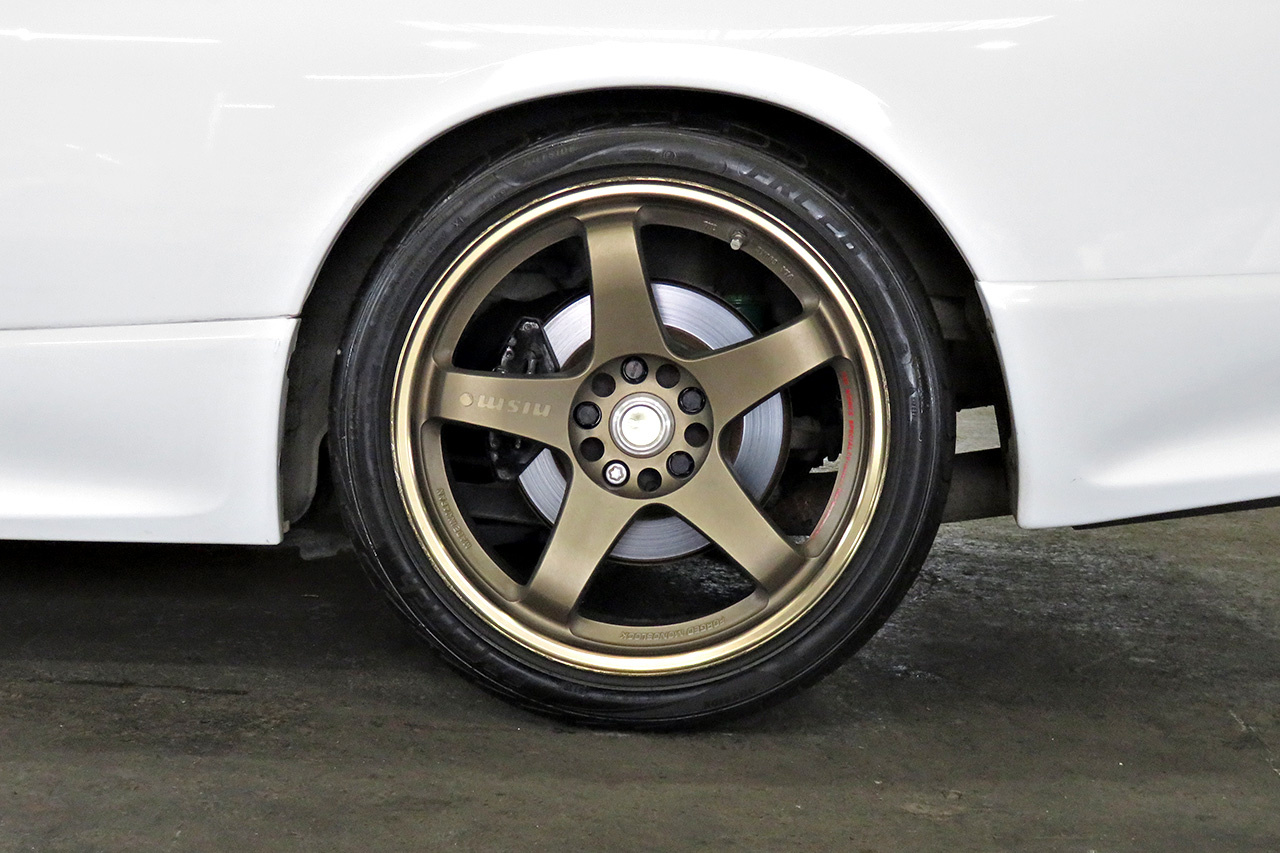1996 Nissan SKYLINE GT-R R33 GT-R, HKS Intercooler Piping, Nismo LMGT4 18 inch Wheels, Top Secret Shift Knob 